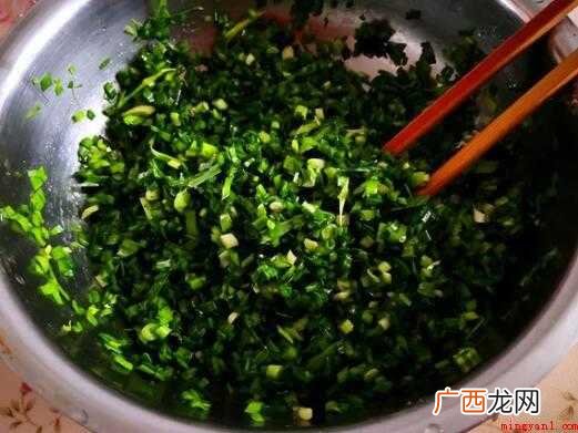 茄子片切得不要太厚,太厚了难入味,当然也不能太薄了 炸茄盒怎么做酥脆好吃