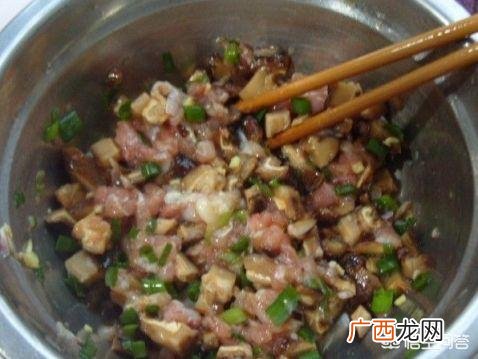 鸡肉香菇包子馅怎么做,香菇鸡丁包子馅的做法？