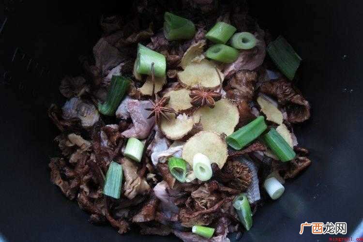 高压锅炖肉档,炖好即可装盘 野鸡怎么做好吃