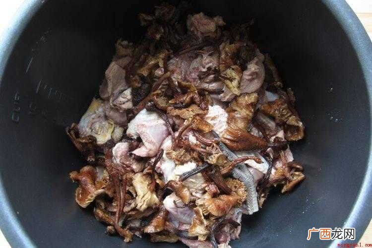 高压锅炖肉档,炖好即可装盘 野鸡怎么做好吃