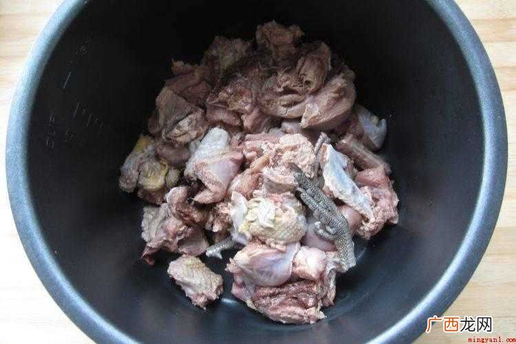 高压锅炖肉档,炖好即可装盘 野鸡怎么做好吃