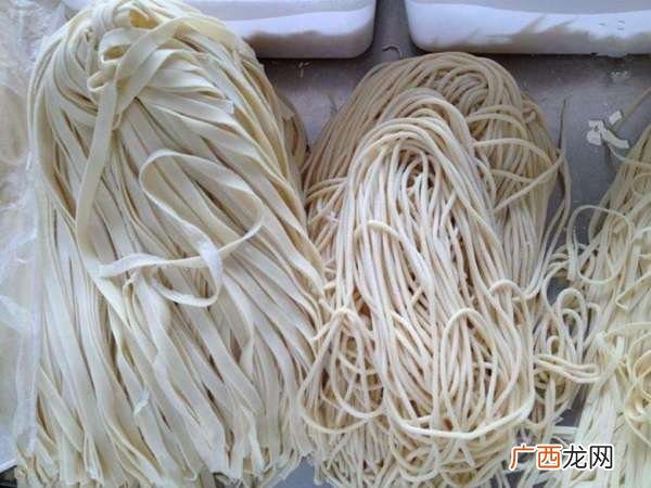 湿面条怎么做好吃,湿面条是冷水或开水下锅？