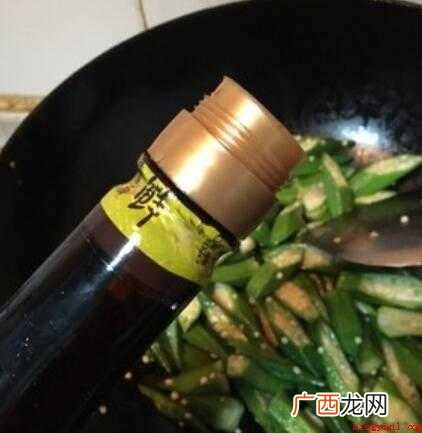 夹心肉炒菜,口感嫩滑不柴,肥瘦相间 秋葵炒肉怎么做