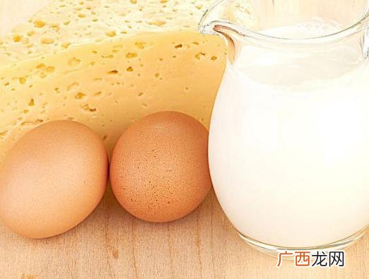 牛奶和鸡蛋可以一起吃吗,牛奶+水煮蛋做早餐合理吗？