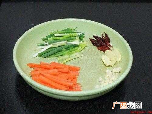 胶原蛋白质与结合水的能力有关 怎么炒猪皮好吃