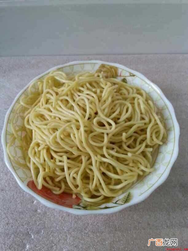 碱水面的做法_好碱的关键是掌握好碱水的浓度 水面怎么炒