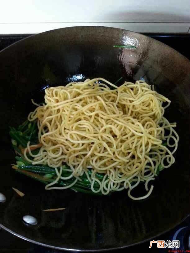 碱水面的做法_好碱的关键是掌握好碱水的浓度 水面怎么炒
