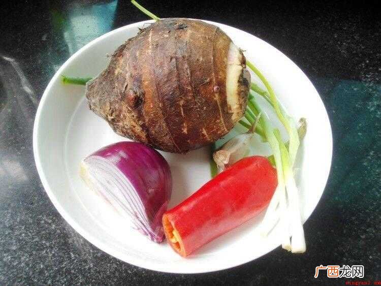 天南星科多年生宿根性草本植物,常作一年生作物栽培 芋头怎么炒好吃