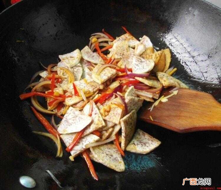 天南星科多年生宿根性草本植物,常作一年生作物栽培 芋头怎么炒好吃