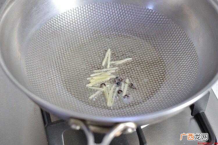 短水管摄食海水中食物颗粒 蛏子怎么炒好吃