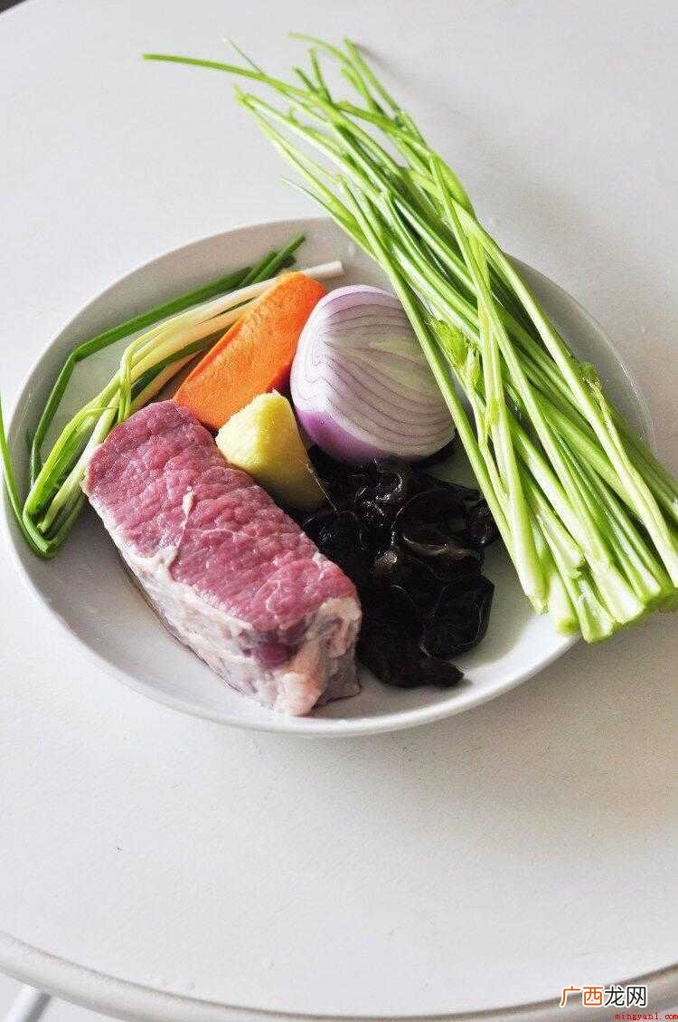 牛肉中的肌氨酸含量比任何其它食品都高 牛肉丝怎么炒好吃