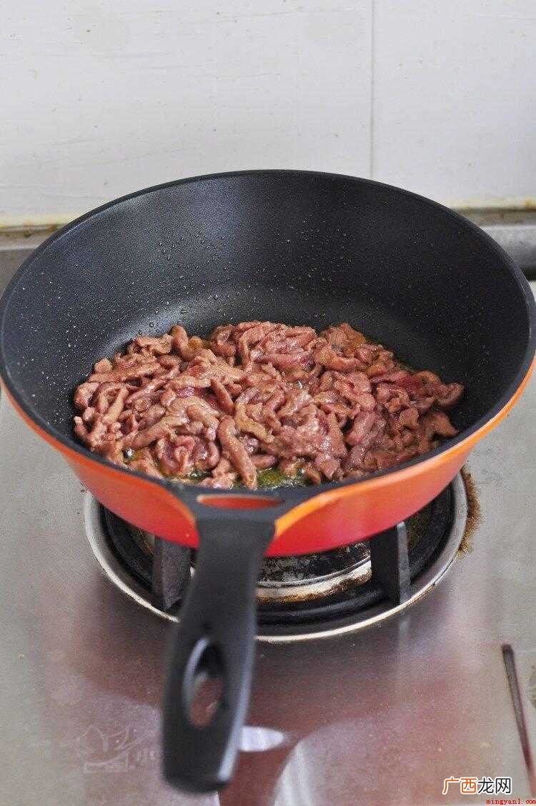 牛肉中的肌氨酸含量比任何其它食品都高 牛肉丝怎么炒好吃
