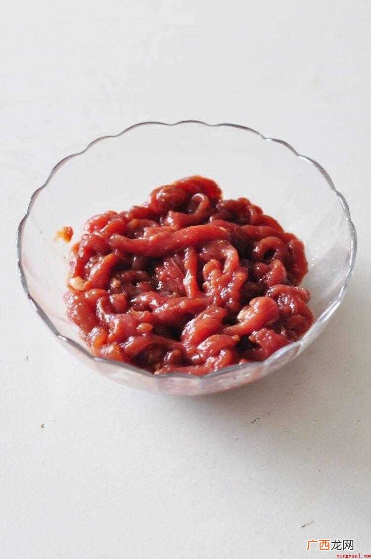牛肉中的肌氨酸含量比任何其它食品都高 牛肉丝怎么炒好吃