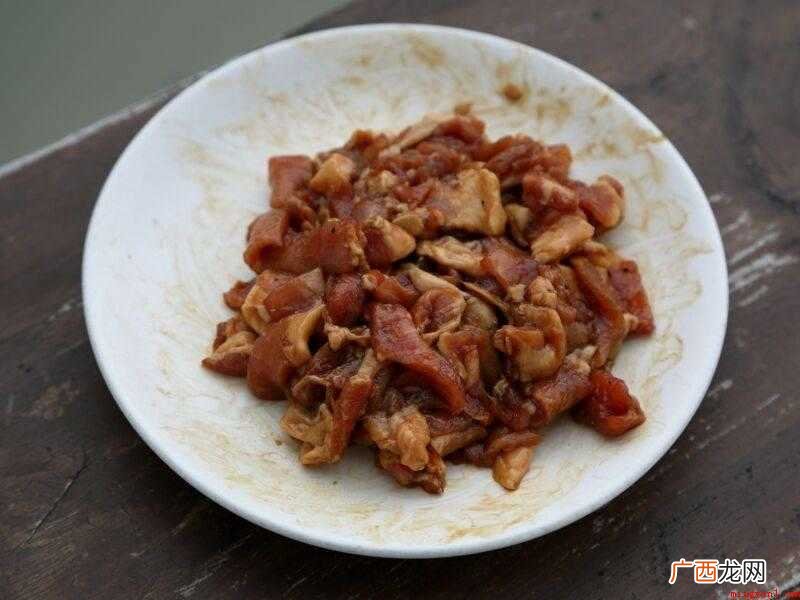 猪肉片下锅,翻炒匀即可出锅 红薯炒肉怎么做