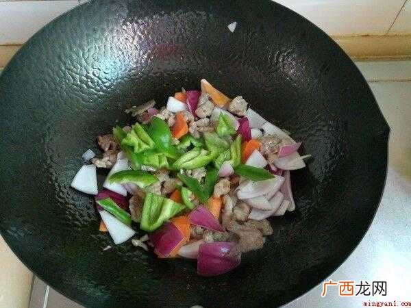 猪外脊肉切片的营养成分 洋葱炒猪肉怎么炒