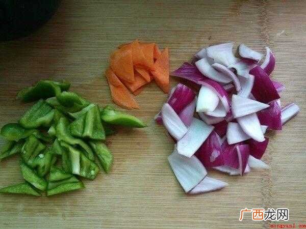 猪外脊肉切片的营养成分 洋葱炒猪肉怎么炒