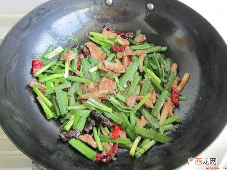 昌吉州流行的“烤肉拌凉面”的独特吃法 怎么炒黄面