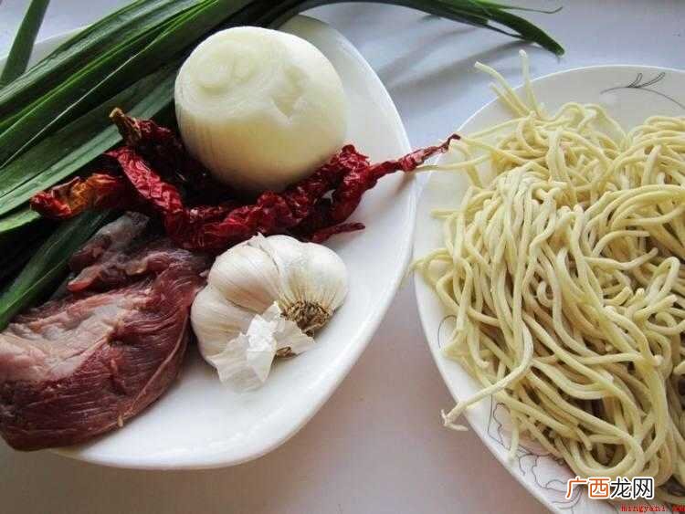 昌吉州流行的“烤肉拌凉面”的独特吃法 怎么炒黄面