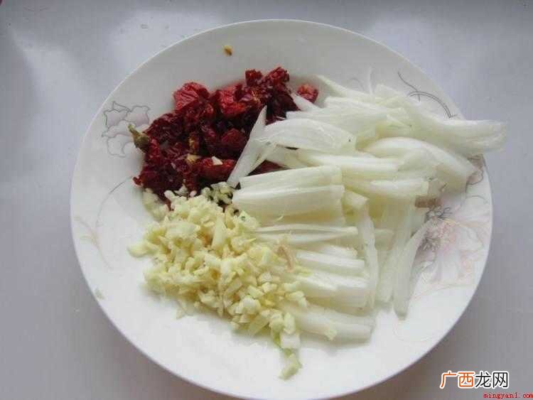 昌吉州流行的“烤肉拌凉面”的独特吃法 怎么炒黄面