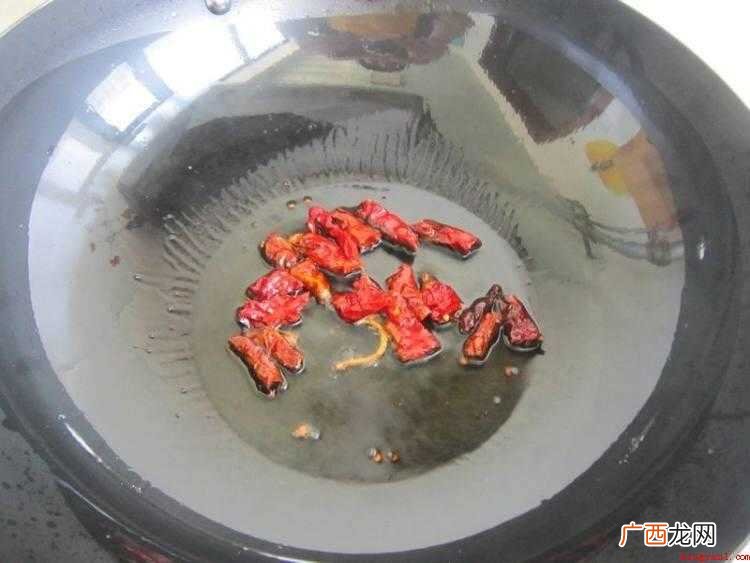 昌吉州流行的“烤肉拌凉面”的独特吃法 怎么炒黄面