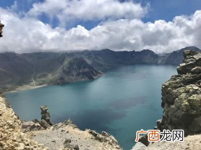 长白山北坡在哪个城市,长白山的北坡和西坡哪个更好玩？
