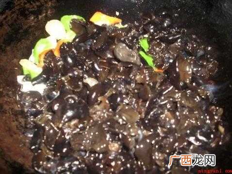 木耳的营养价值与动物性食物相媲美 怎么炒木耳不会爆