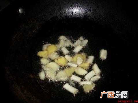 木耳的营养价值与动物性食物相媲美 怎么炒木耳不会爆