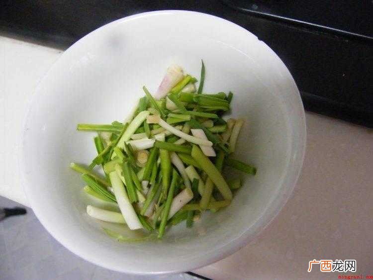 猪大肠爆炒最为口味,湘菜一般喜欢爆炒做法,趁热食用非常美味_ 猪小肠怎么炒