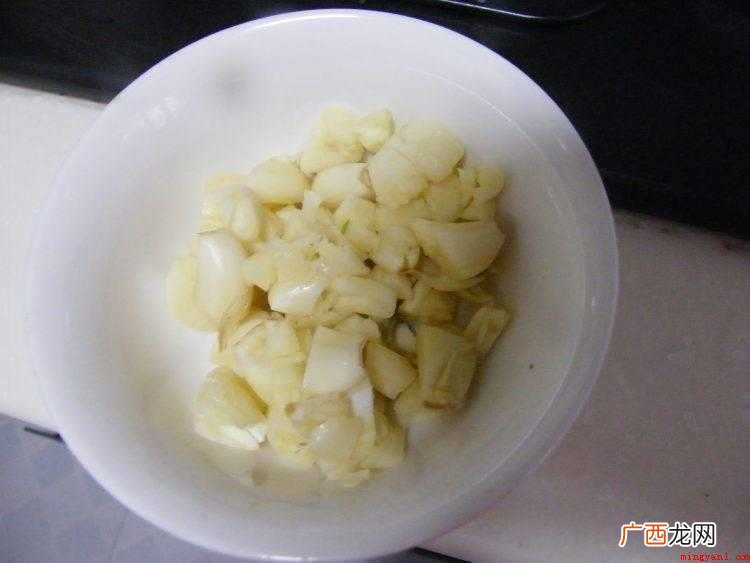 猪大肠爆炒最为口味,湘菜一般喜欢爆炒做法,趁热食用非常美味_ 猪小肠怎么炒