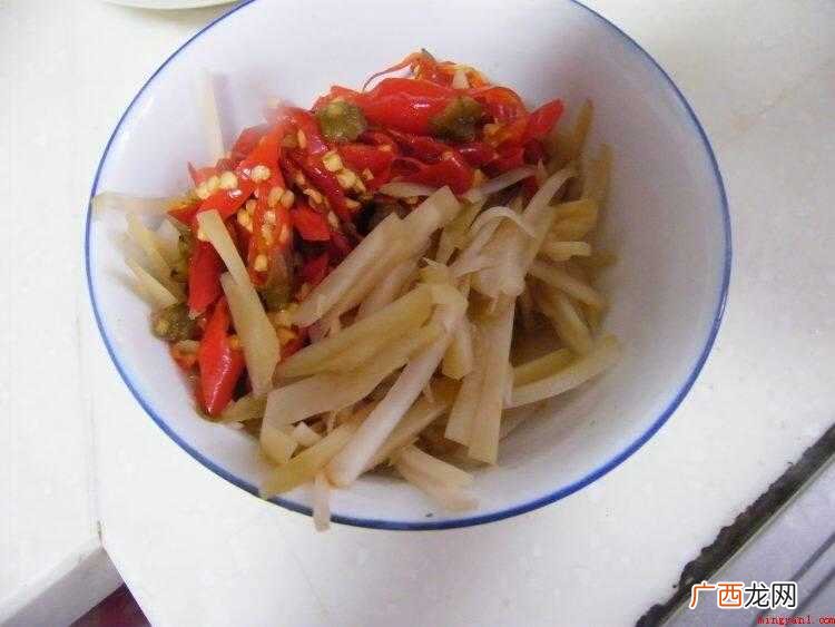 猪大肠爆炒最为口味,湘菜一般喜欢爆炒做法,趁热食用非常美味_ 猪小肠怎么炒