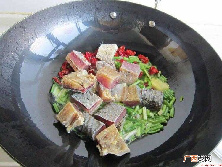 腊鱼肉质细嫩,味道鲜美,营养价值很高 腊鱼怎么炒