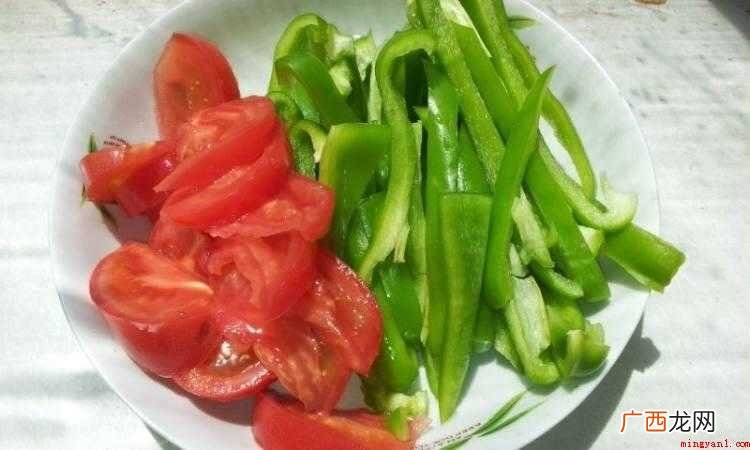茄子和柿子椒都熟了即可关火出锅 怎么炒茄子条