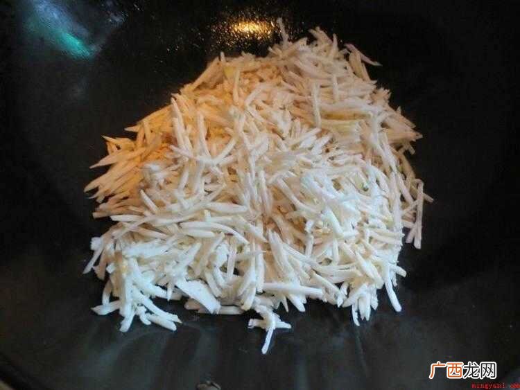天南星科多年生宿根性草本植物,常作一年生作物栽培 芋头丝怎么炒