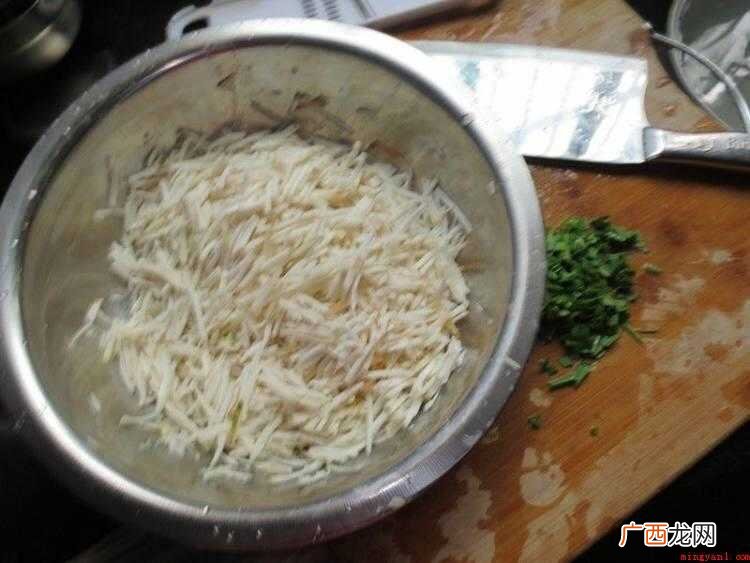 天南星科多年生宿根性草本植物,常作一年生作物栽培 芋头丝怎么炒