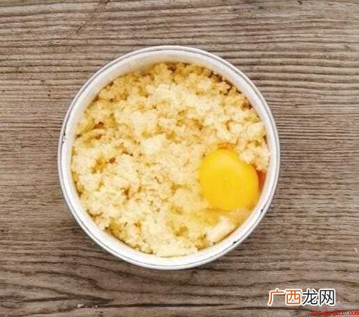 小米饭、广式腊肠、鸡骚、胡萝卜、小葱、植物油、盐 小米怎么炒