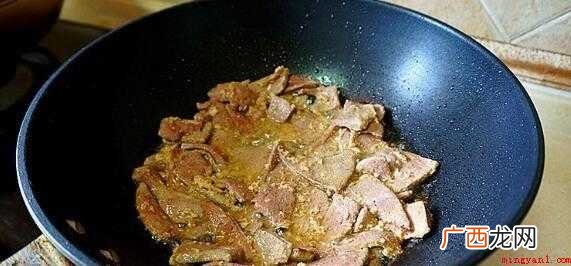 猪肝、鸡蛋、水淀粉、料酒、生抽、蚝油、生姜大蒜、青红椒、干辣 怎么炒猪肝好吃