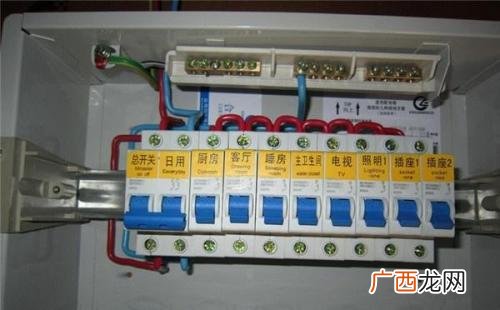 家里无故跳闸,家用跳闸的正确方法？