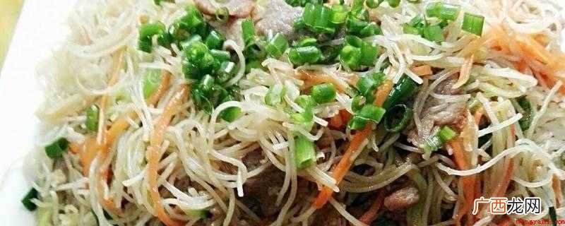 胡萝卜、青瓜半条、香葱大蒜各适量 米粉怎么炒