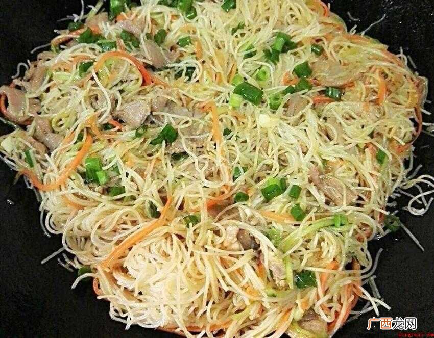 胡萝卜、青瓜半条、香葱大蒜各适量 米粉怎么炒