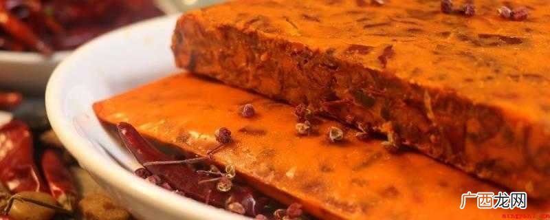 火锅底料200克、盐、葱、鸡精、胡椒粉、香菜切段 火锅底料怎么炒