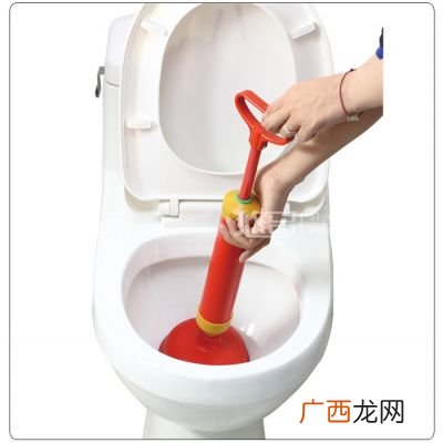 马桶堵了怎么疏通,马桶被堵住了最有效的解决方法?