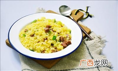 蛋炒饭热量高不高,普通蛋炒饭只用蛋和饭热量？