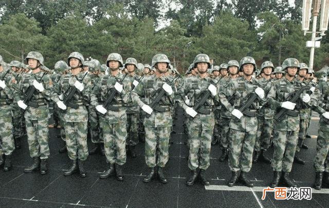 一个集团军多少人,抗日战争时期，我们一个师的兵力到底是多少人？