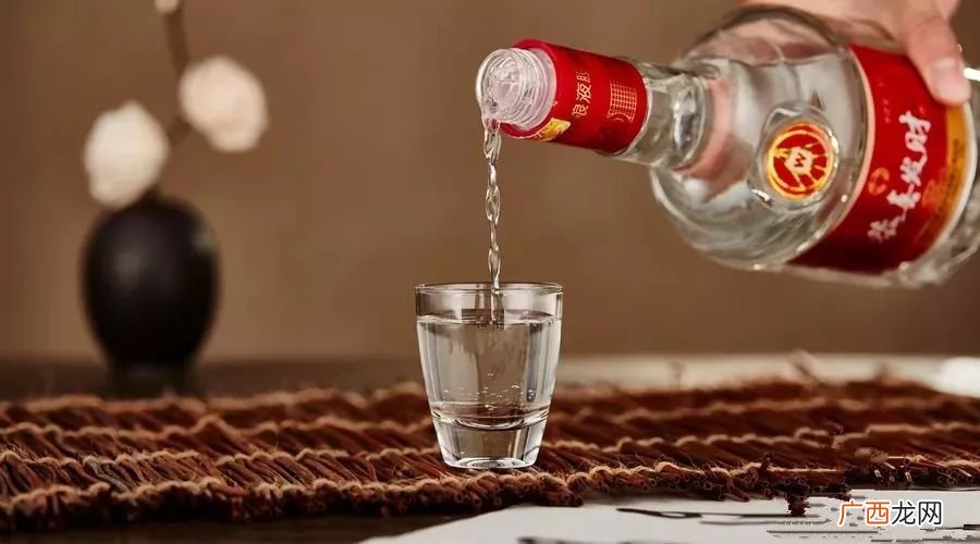 高度白酒怎么喝,高度白酒兑纯净水稀释可以喝吗？