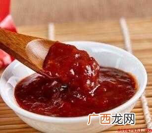 烤冷面最后浇的红汁是什么