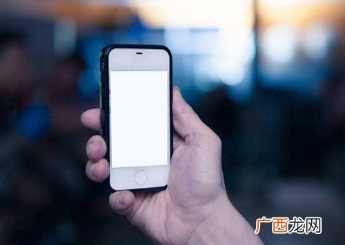 手机显示无服务是什么意思,手机没有信号，一直显示正在搜索什么情况？
