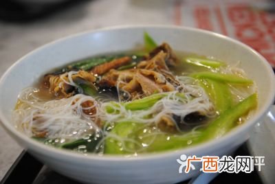 湖南郴州鱼头米粉怎么做,`早餐鱼头粉制作方法？