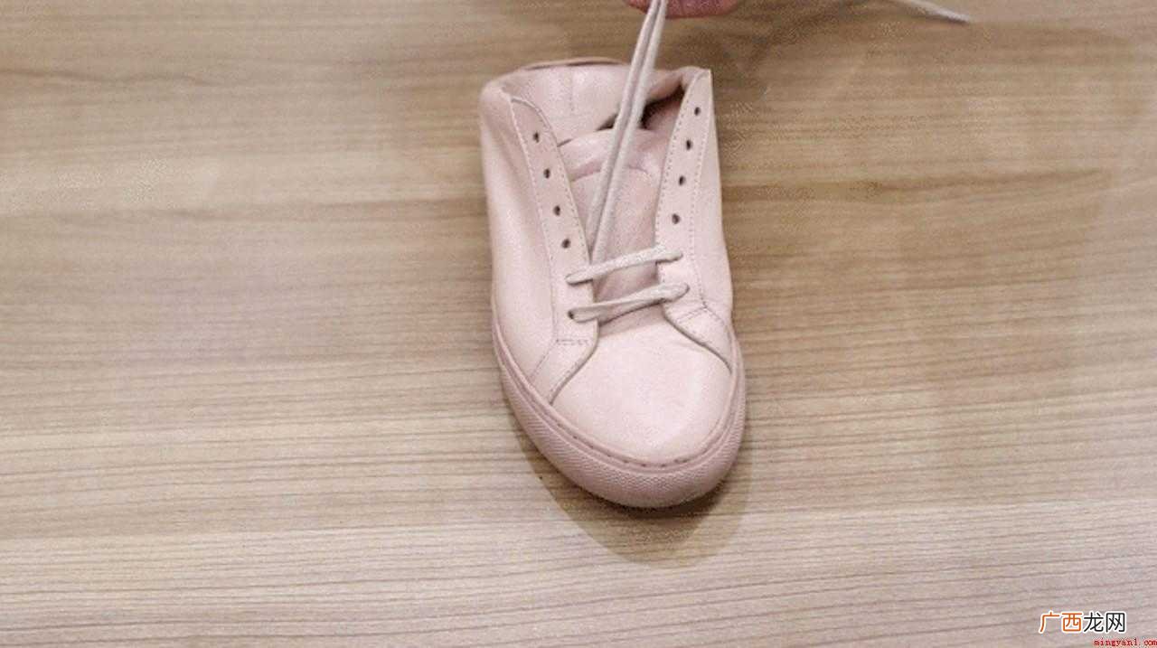 鞋带被孔染黑了怎么洗