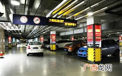 地下停车场怎样快速找车位,如何快速找到商场停车场？