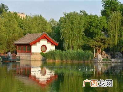 拍红楼梦是建的大观园在哪,红楼梦是在哪里拍的？